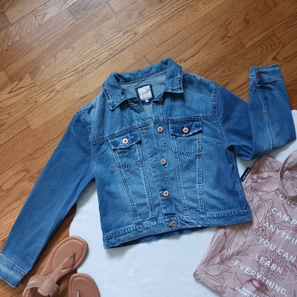 Candie's • Women's Relaxed Distressed  Denim Trucker Jean Jacket - Picture 3 of 12